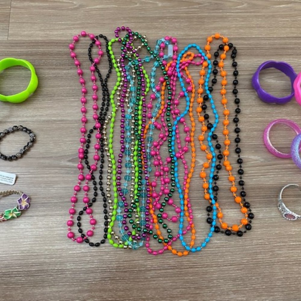 22 PIECE GIRLS NECKLACE AND BRACELET COLLECTION